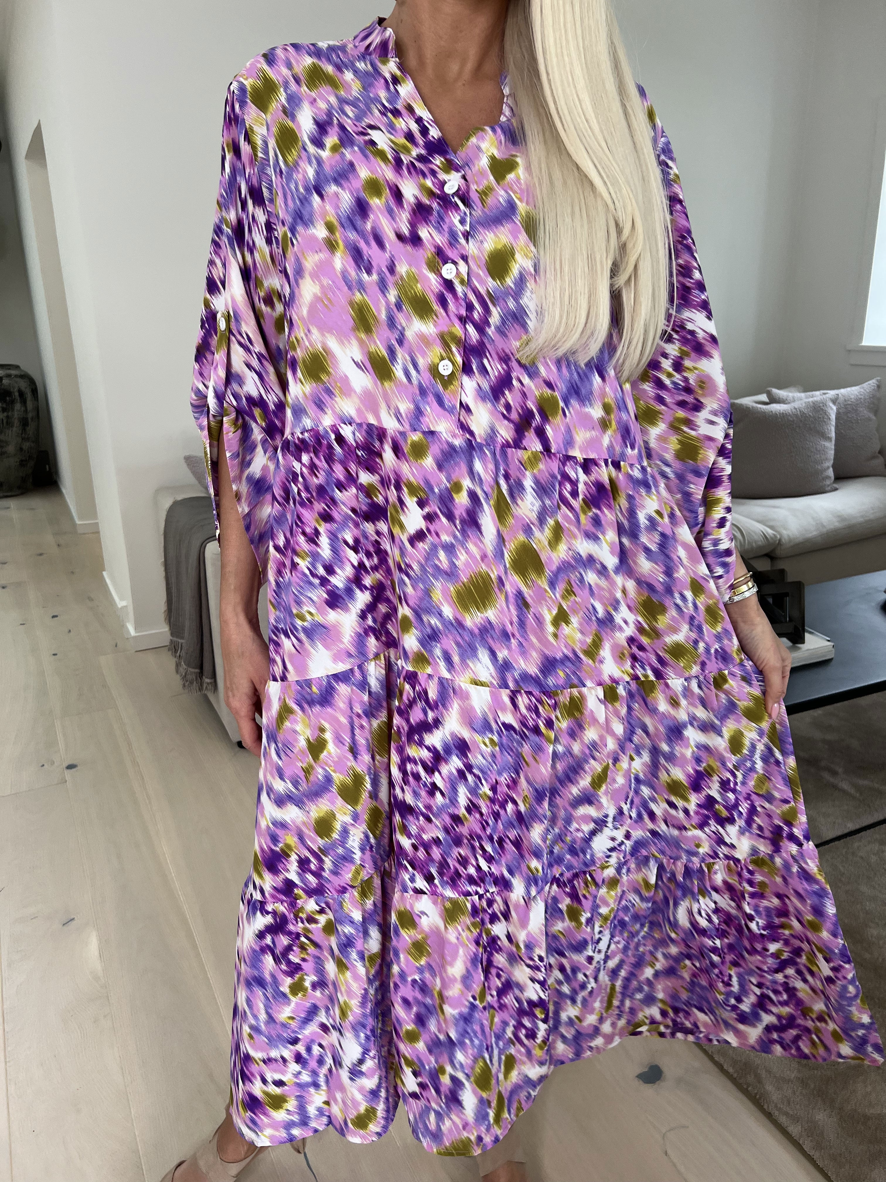 Simone - Sød kjole i flerefarvet print